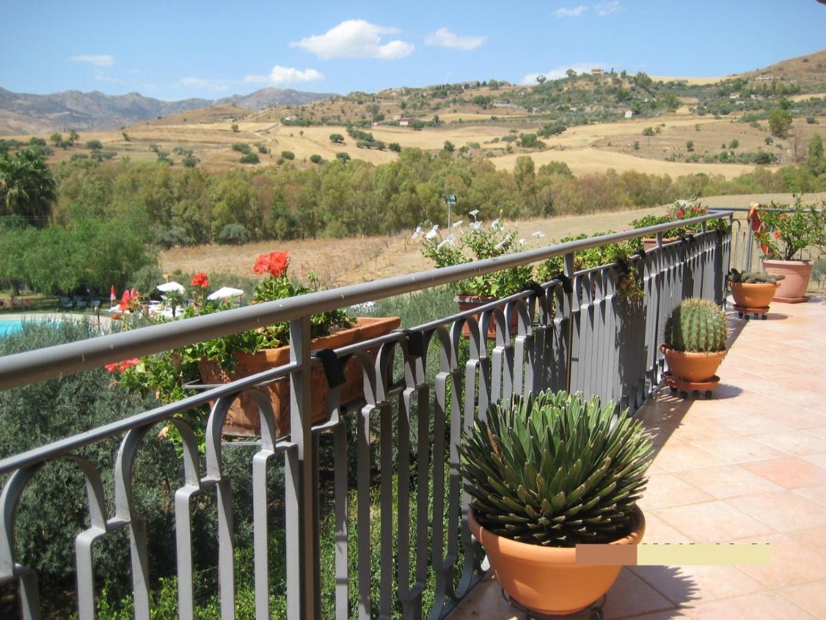 Oasi Del Lago Regalbuto ภายนอก รูปภาพ